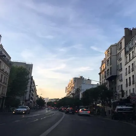 Pour 4 Personnes Montmartre Sacre Coeur Metro A 500 M Parigi