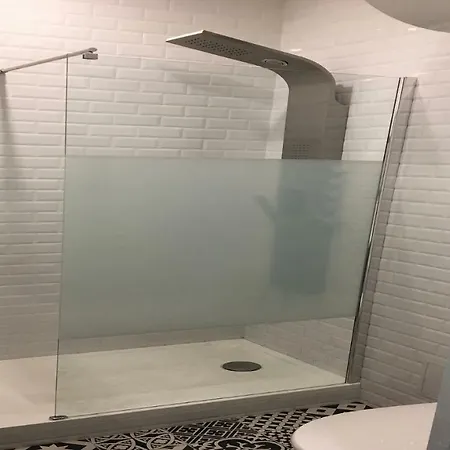 Pour 4 Personnes Montmartre Sacre Coeur Metro A 500 M